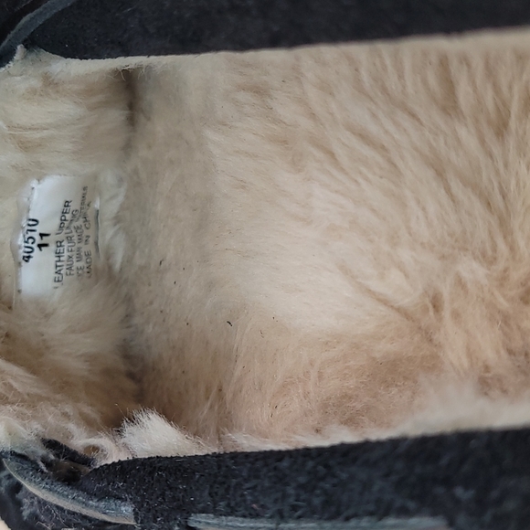 Minnetonka Moccasin Black Women's Slippers - Picture 10 of 10